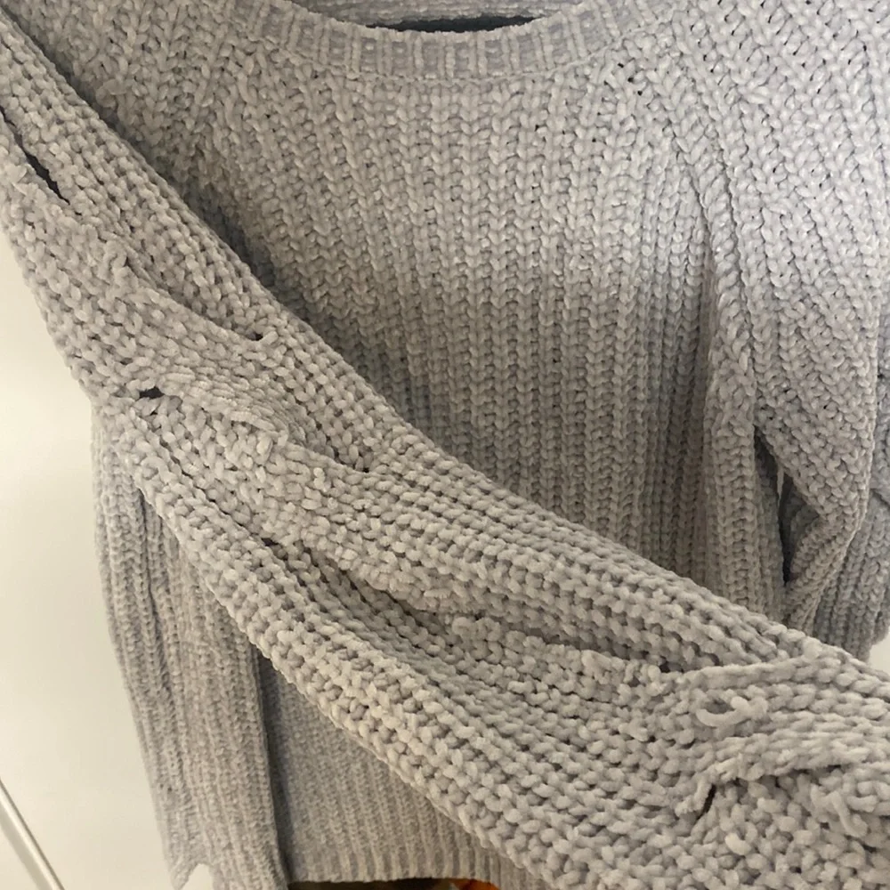 Open backsweater - Picture 2 of 5